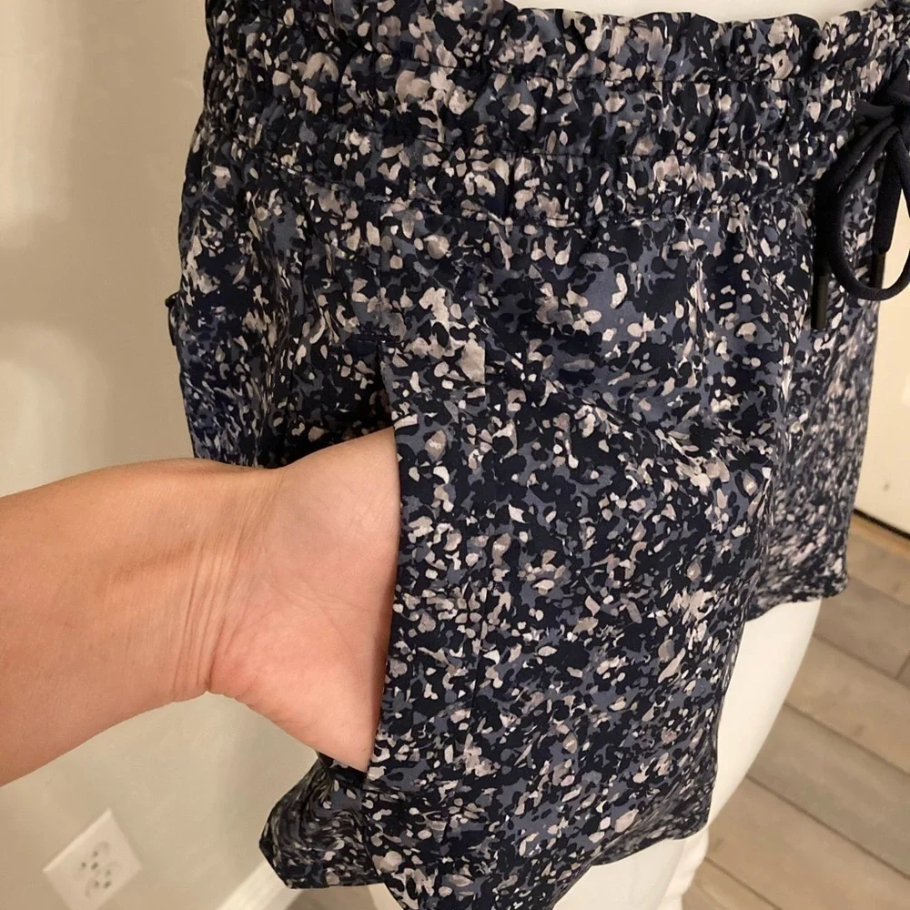 Athleta Abstract Black Confetti Print Athletic Shorts Size 4